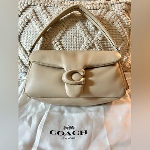 Coach Pillow Tabby - Ivory